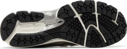 1906R 'Silver Metallic Black'